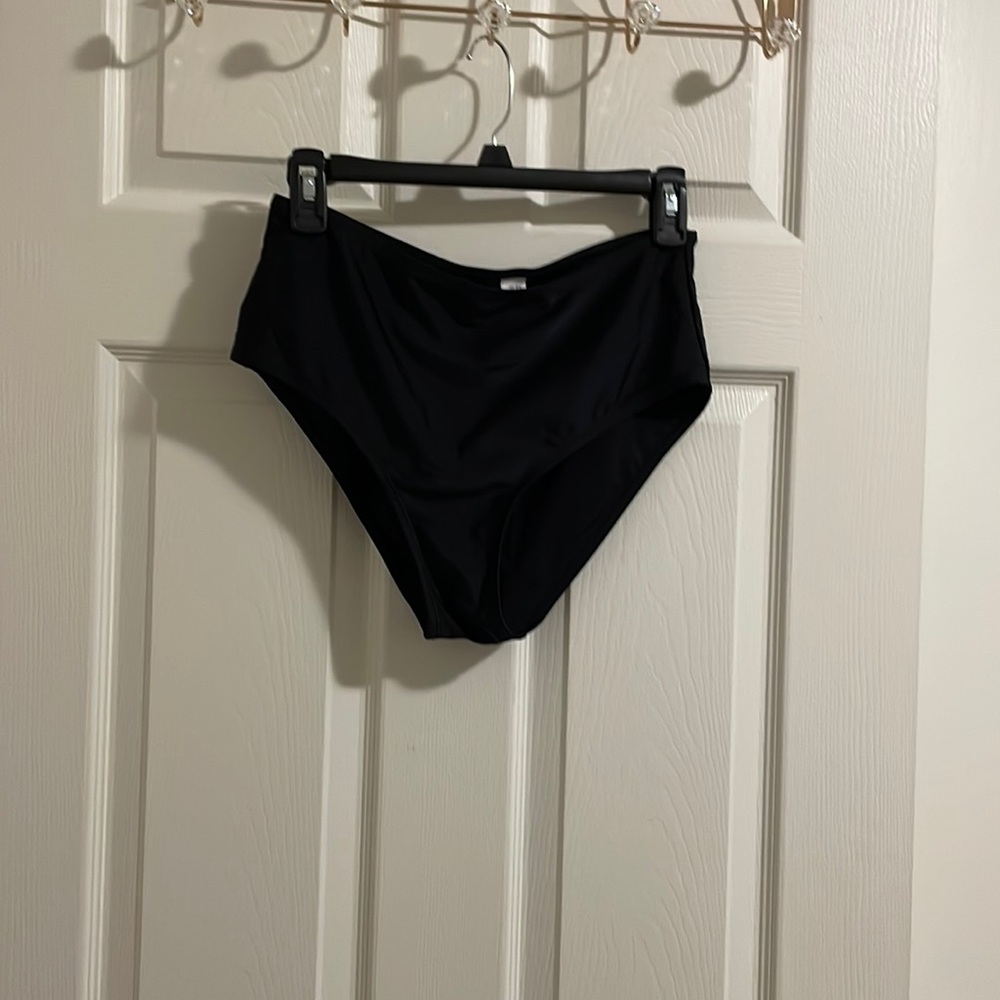 🛍️BNWOT bikini bottoms size M 204